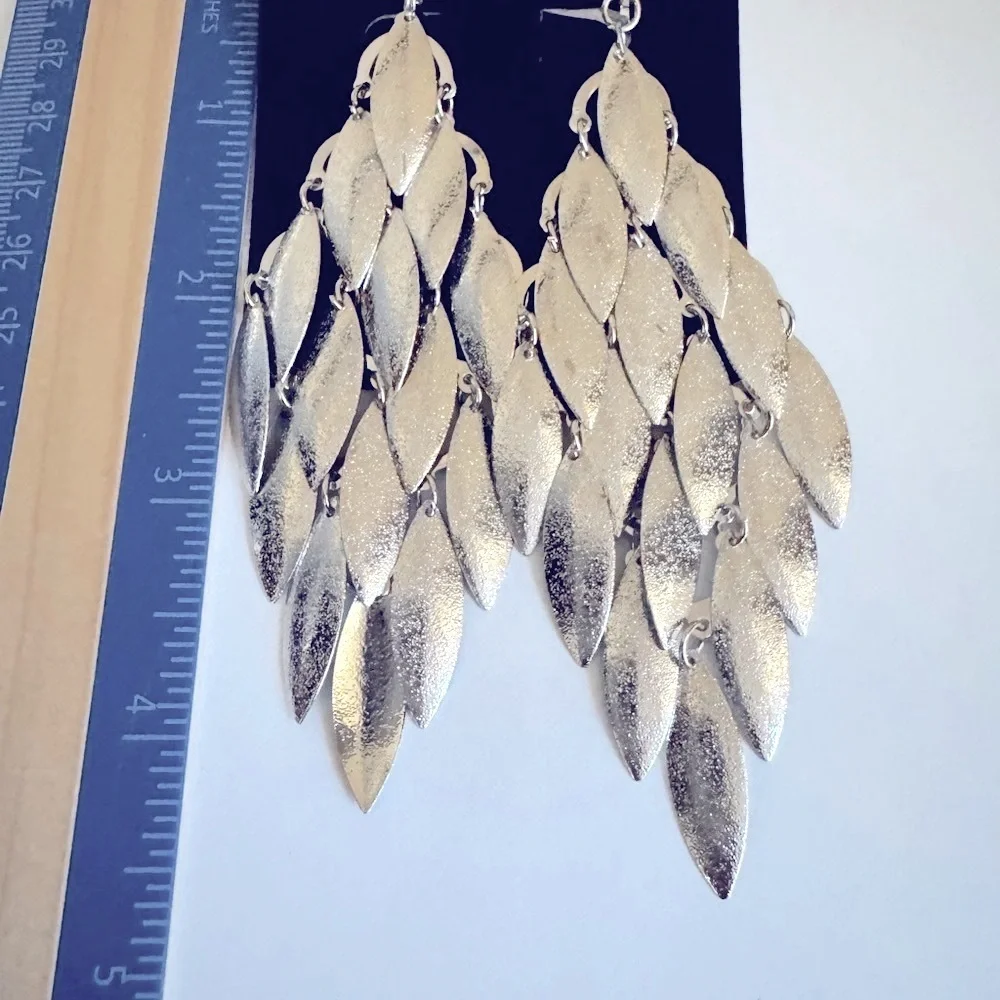 Elegant Statement Silver Leaf Drop Clip On Earrings (New) - Picture 4 of 8